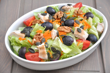 Hühnchen Salat mit Trauben und Kürbiskernen