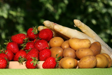 Erdbeeren, Kartoffeln und Spargel