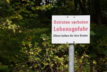 Betreten verboten Lebensgefahr