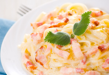 Pasta with bacon and cream sauce