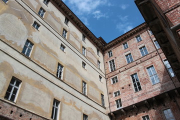 Obraz premium palazzo con orologi solari