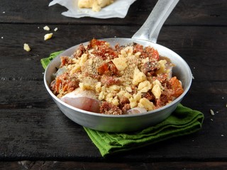 Fish, запеченныя under tomato - cheese crust