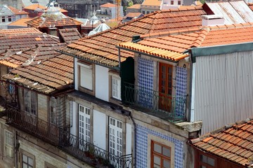 Fototapeta na wymiar Szczegół elewacji w mieście Porto w Portugalii