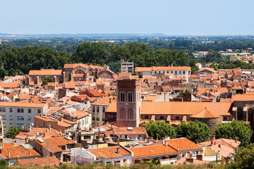 Fototapeta na wymiar Czerwone dachy Perpignan, Francja