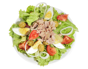 Plato de ensalada mixta.