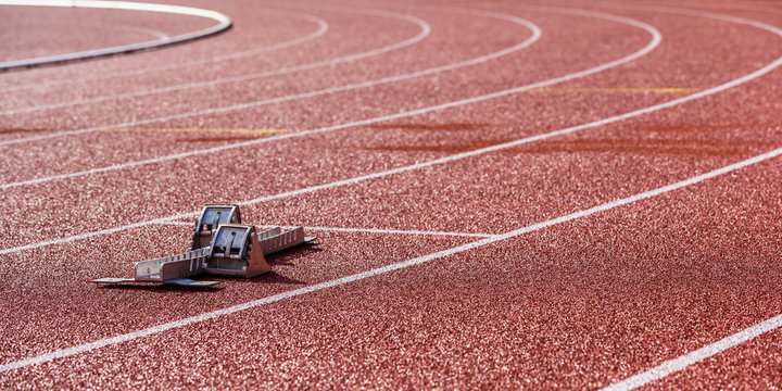 Startblock auf der Tartanbahn