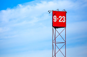 Red text label with 9-23 working time on it