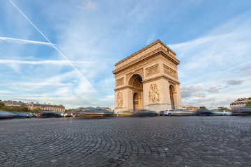 Fototapeta na wymiar Łuk Triumfalny w Paryżu