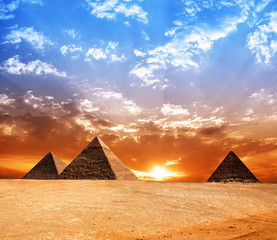 Fototapeta na wymiar Egipt piramidy