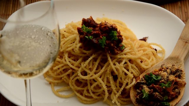 Spaghetti ai pomodori secchi e pangrattato