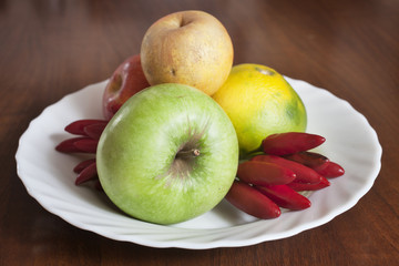 frutta e peperoncini