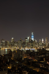 Fototapeta na wymiar Nowy Jork nocą - nowe WTC w niebieski