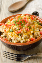 Fregola con bottarga, pomodoro e prezzemolo, cucina sarda