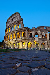 Fototapeta na wymiar Rzym, Koloseum o zmierzchu