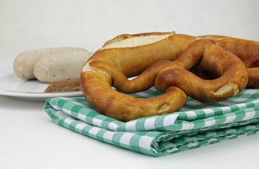 Brezel und Weißwürste