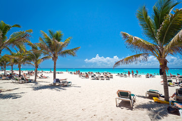 Fototapeta na wymiar Idylliczne Plaża na Morzu Karaibskim w Meksyku