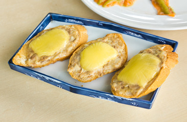 Bread topping with tuna and cheese