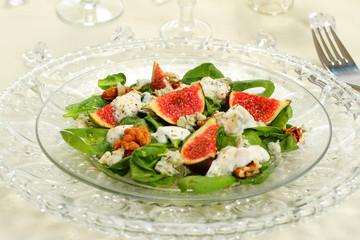 Figs salad with spinach, cheese and walnut