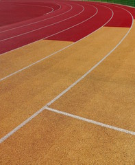 stadion - rote und gelbe spuren