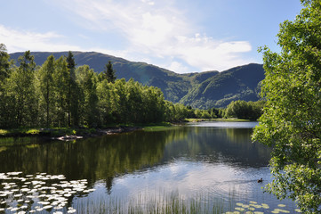Schöner Badesee in der Nähe von der Stadt Bergen, Norwegen