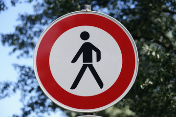 Durchgangsverbot für Fußgänger, Verkehrsschild