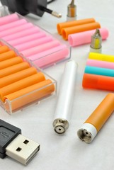 Sigaretta elettronica con cartucce filtro di vari gusti