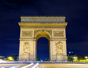 Fototapeta na wymiar Łuk triumfalny w nocy, Paryż, Francja