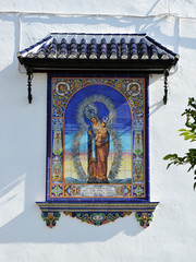 Retablo cerámico con la Virgen