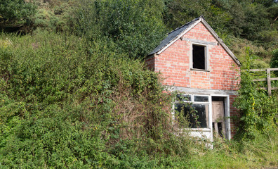 Fototapeta na wymiar Ruined house in hillside in England