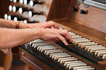 Orgel spielen