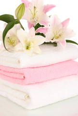 Naklejka na ściany i meble piękna lilia na ręcznik na białym