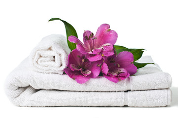 Obraz na płótnie Canvas zasoby dla spa, białym ręcznikiem i kwiat
