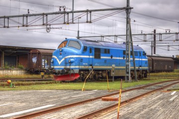 Obraz premium An abandoned blue old train (HDR)