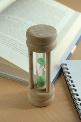 砂時計と洋書