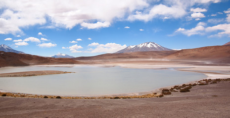 Fototapeta na wymiar Laguna na Altiplano w Boliwii