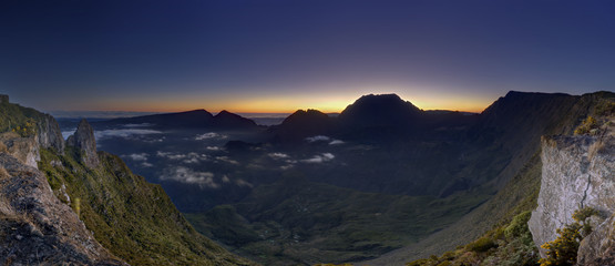 Cirque de Mafate à l'aube - Ile de La Réunion