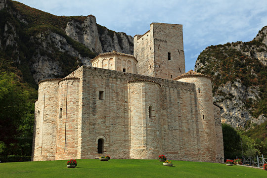 Genga, abbazia di San Vittore delle Chiuse