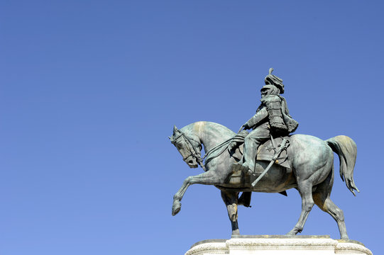 statue &eacute;questre