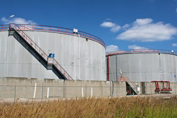 Fototapeta na wymiar Large storage tanks