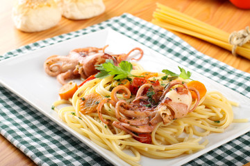 Pasta with octopus, tomatoes and carrots