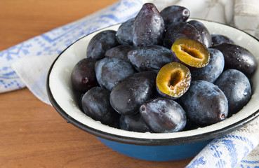 Fresh plums (prunes) in a bowl
