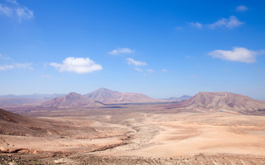Fototapeta na wymiar Northern Fuerteventura, widok na zachód od Montana Roja (Czerwony mountai