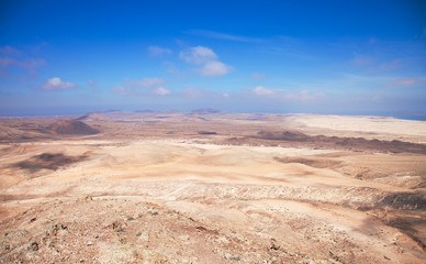 Fototapeta na wymiar Southern Fuerteventura, widok na północ od Montana Roja (Czerwony Mounta