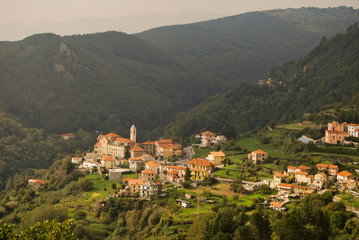 Fototapeta na wymiar Liguryjskie Mountain Village