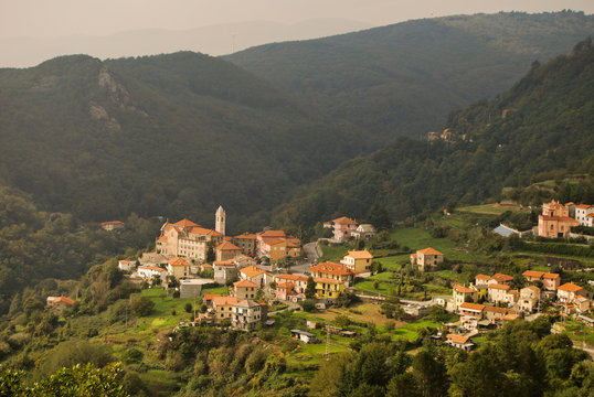 Fototapeta villaggio ligure di montagna