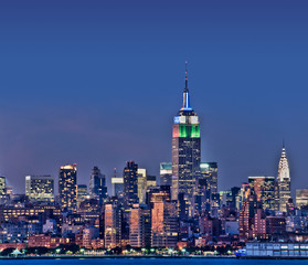 Obraz premium Manhattan et l'Empire State Building de nuit