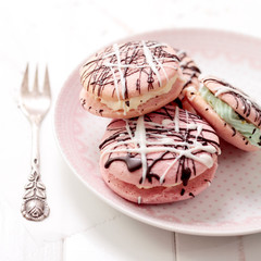 Whoopie Pies mit heller und gunkler Glasur