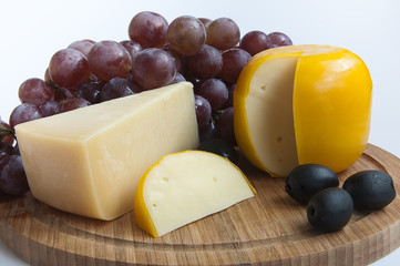 cheese with grapes and olives