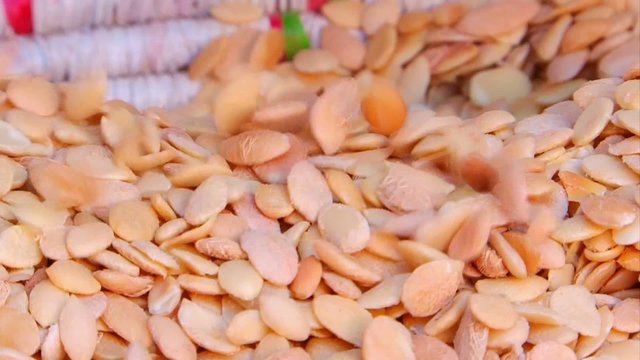 Argane soin graines, Argane extraction huile vegetale fa&ccedil;ons traditionnelles, authentiques pure huile vegetale