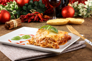 Lasagna with tomato and bechamel sauce - 45750027